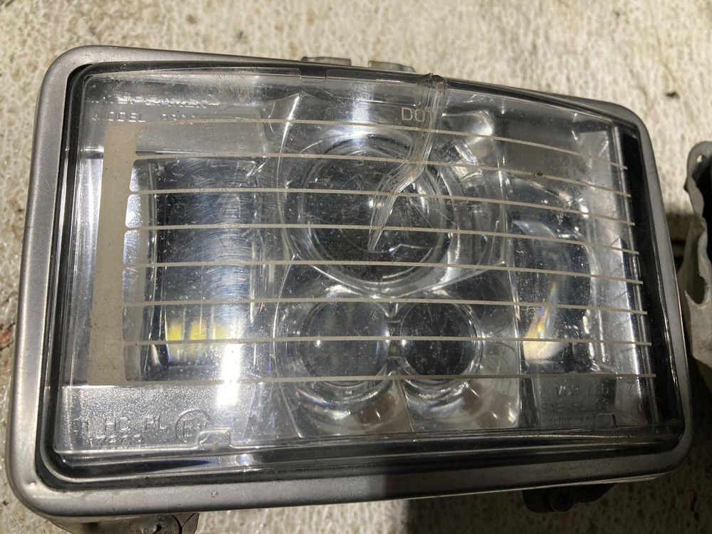 1987-2020 Kenworth T800 Left/Driver Headlamp - Used