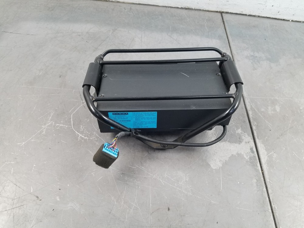 2003 Honda S2000 AP1 CD Changer #1411 E6