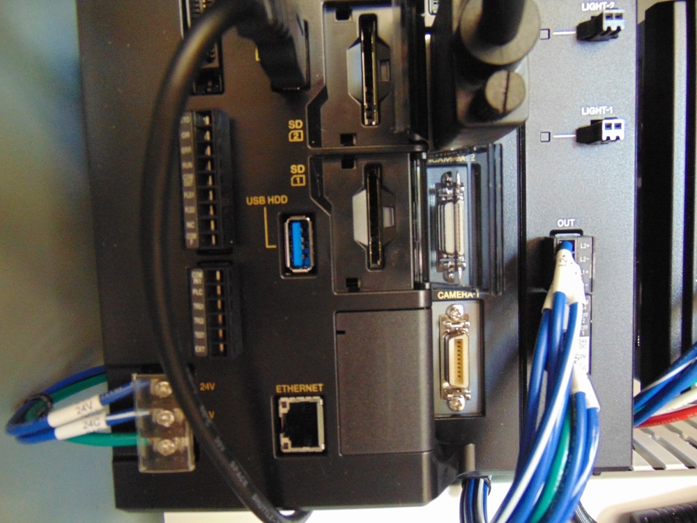 KEYENCE CV-322F / CA-DC40E / CA-U4 VISION SYSTEM CONTROLL IN HOFFMAN BOX