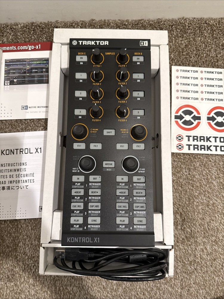 Native Instruments TRAKTOR KONTROL X1 DJ Controller Mixer Effector Looper