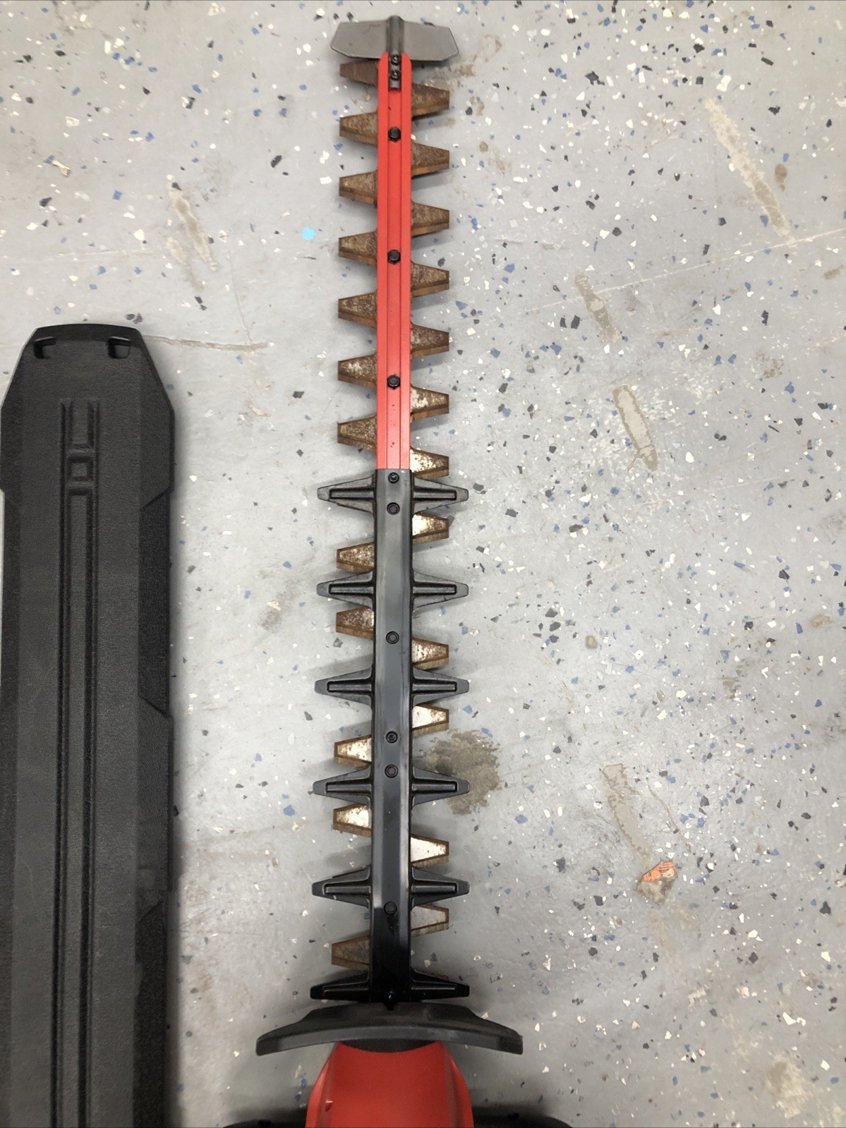 Milwaukee 3033-20 M18 FUEL 18V 24" Cordless Lithium-Ion Hedge Trimmer -Bare Tool