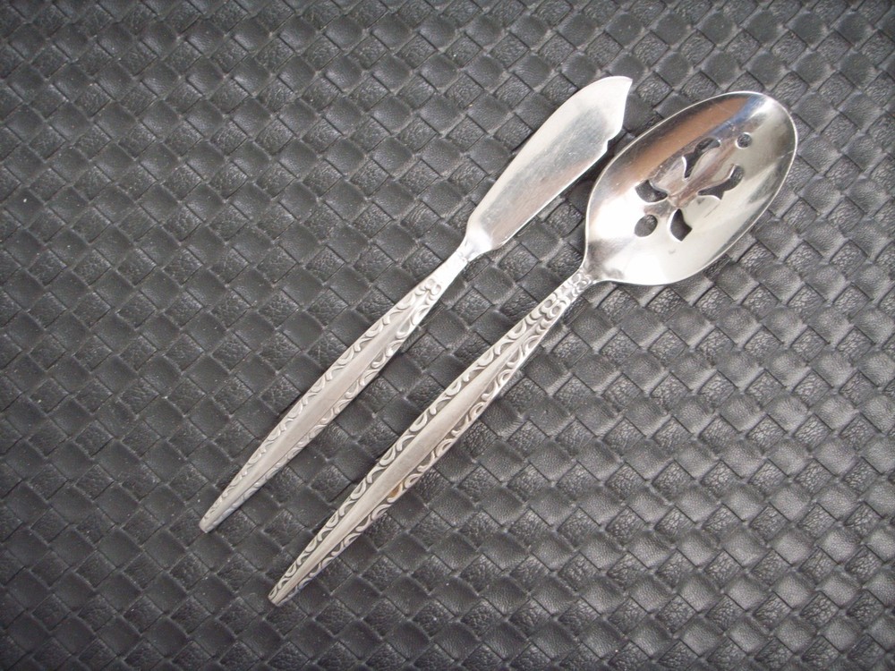 Everbrite Deluxe Stainless Serving Spoon + Butter Knife Flatware Replacement