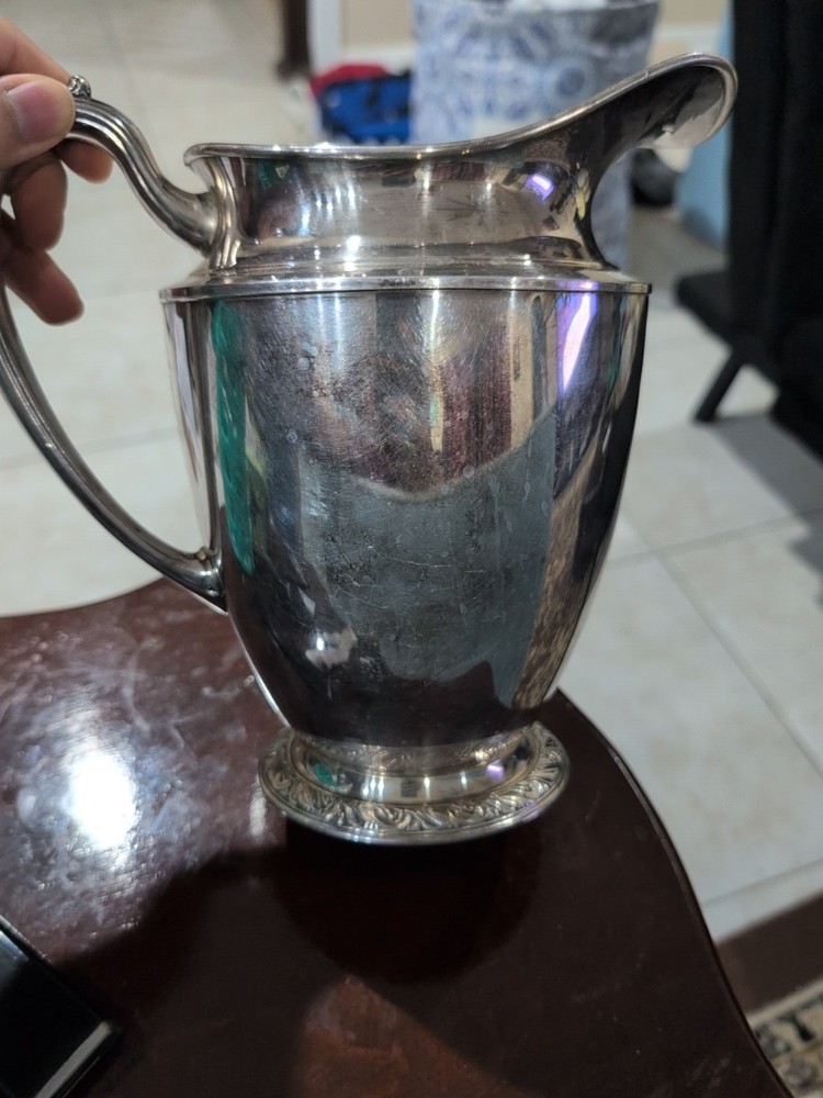 Vintage Oneida Briarcliff Silver Plated Pitcher Ewer 9" Tall 🔔