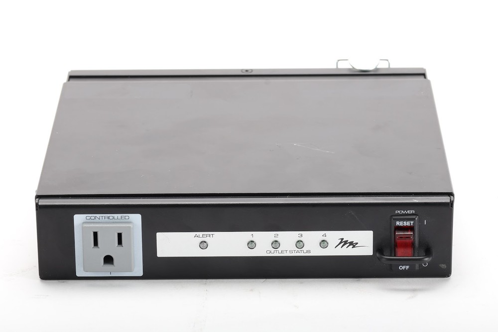 Middle Atlantic RLNK-415R 4-Outlet Power Module - Fair Condition