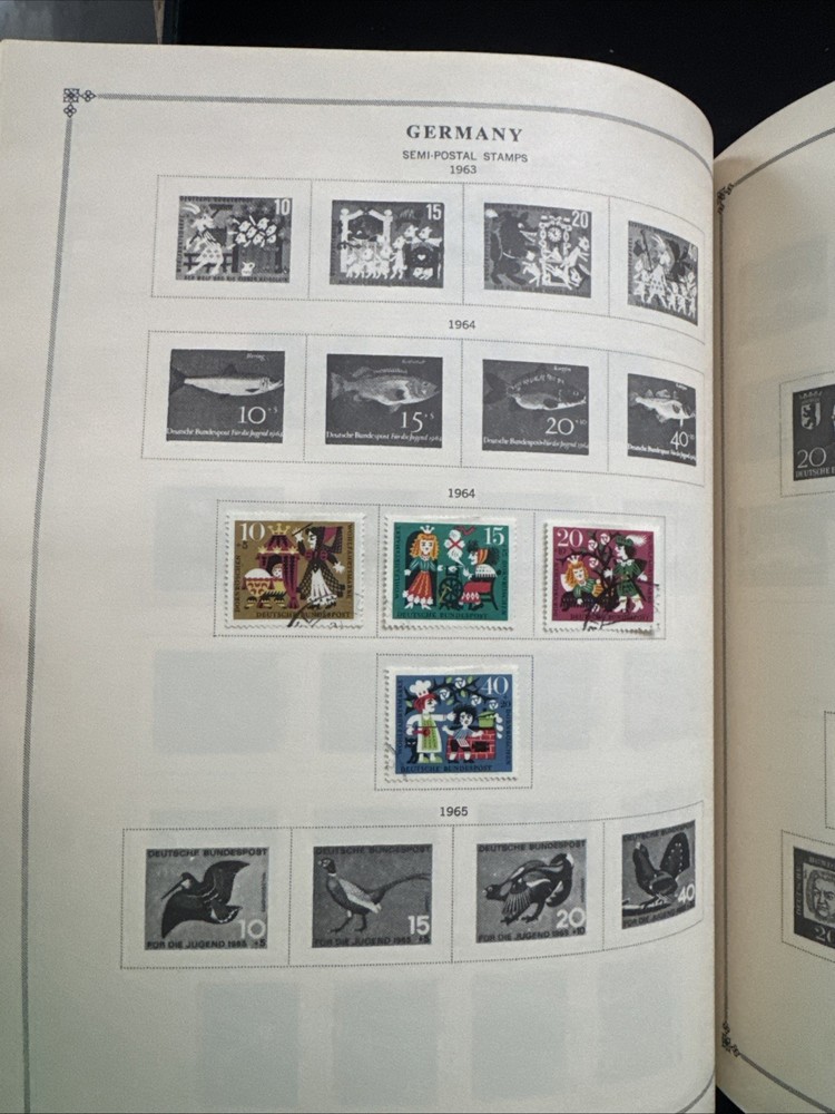 Scott International Blue Stamp Album 1960-1965 Part 5 V - Some Stamps