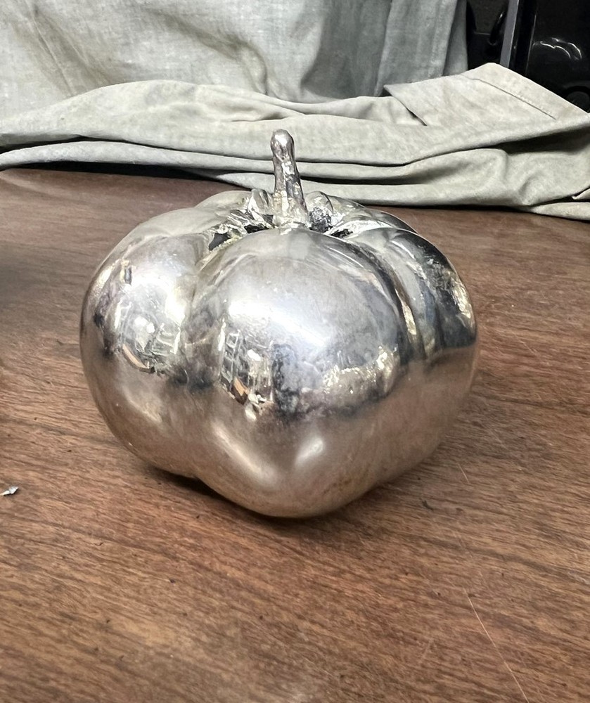 LOVELY SILVERPLATE TOMATO TABLE DECORATION 3" DIAMETER