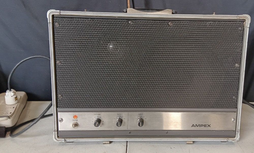 Vintage Ampex Suitcase Amplifier Model AA-620 - WORKS!