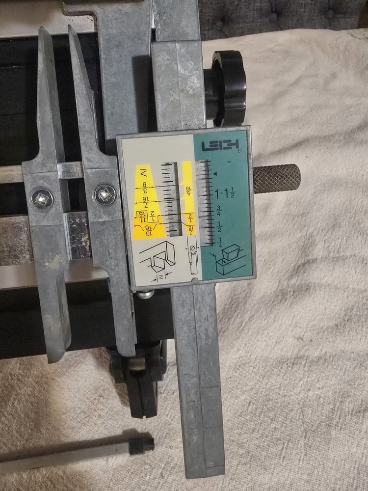 Leigh Dovetail Jig D-4