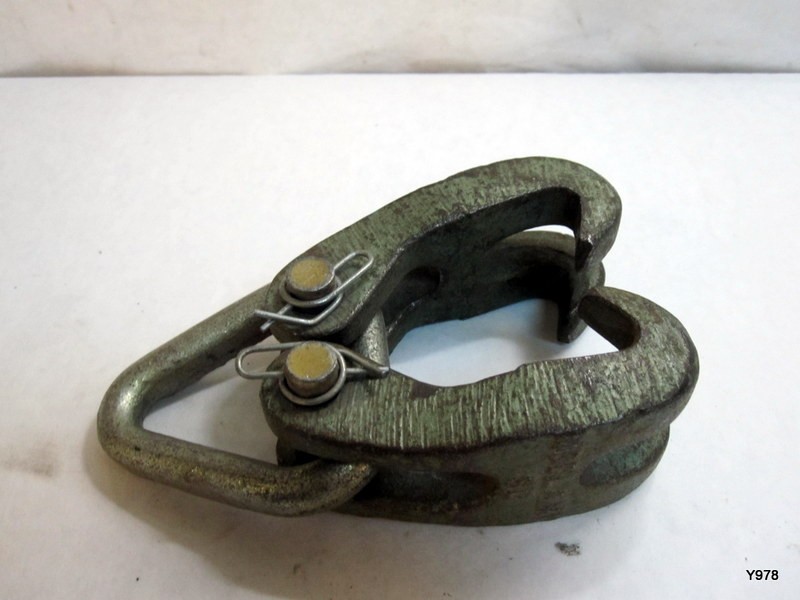 MO CLAMP Double Looper Grabs bumpers or panels.