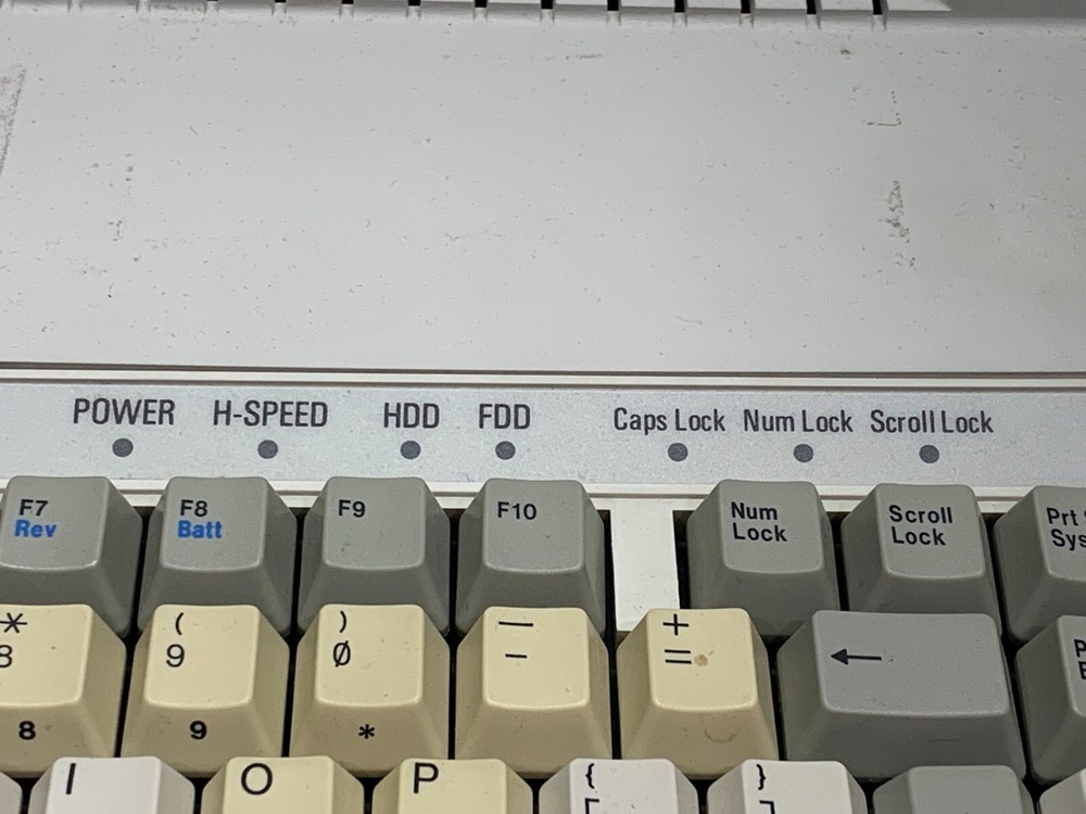 Vintage Leading Technology 9000LT Laptop Computer w/ AC Adapter - Broken Hinge