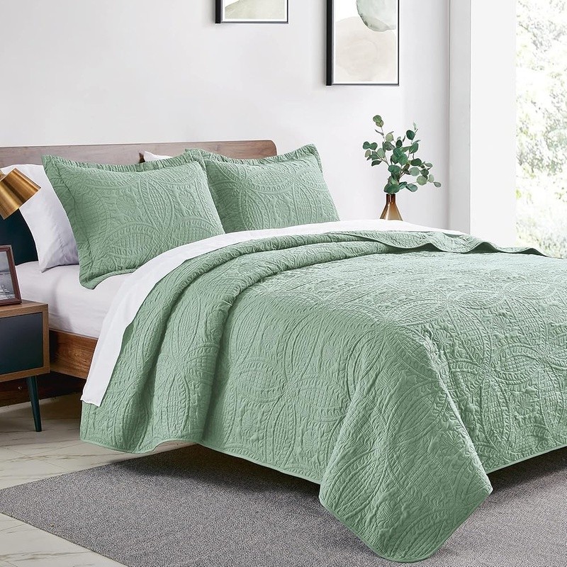 Lightweight Polyester Quilt Set 3 Piece Coverlet W/ Coin Pattern Year Round Use