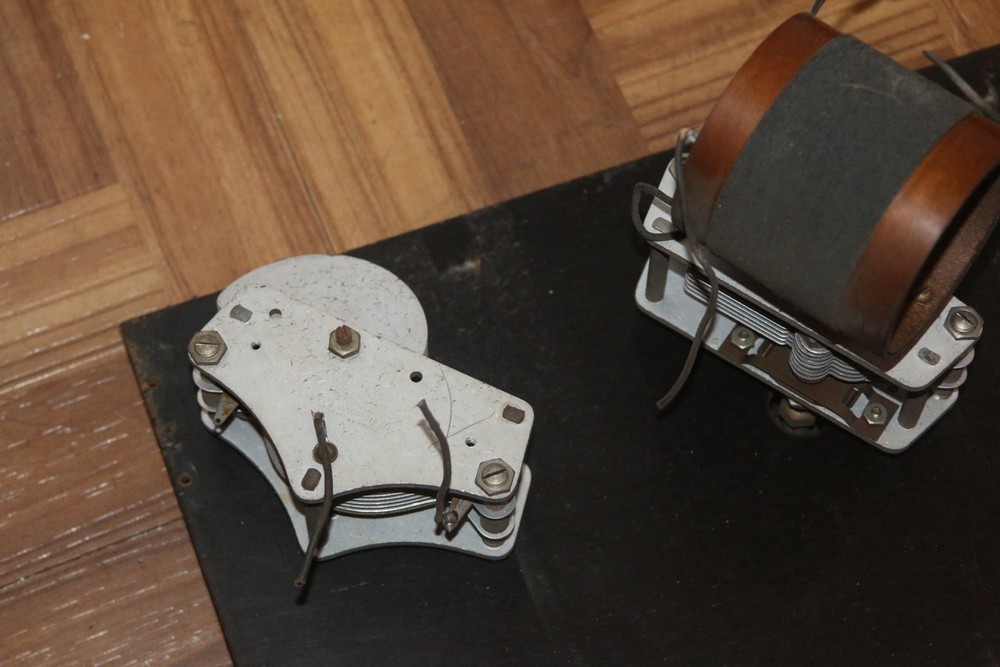 From 1920's GAROD Radio Multiple air-core inductor , variable capacitor, dials