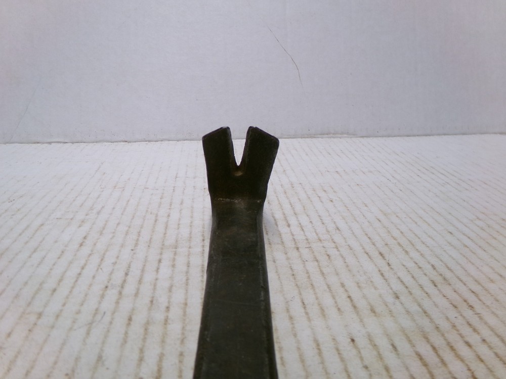 Pry Bar Nail Puller 13 1/2" Vintage Tool