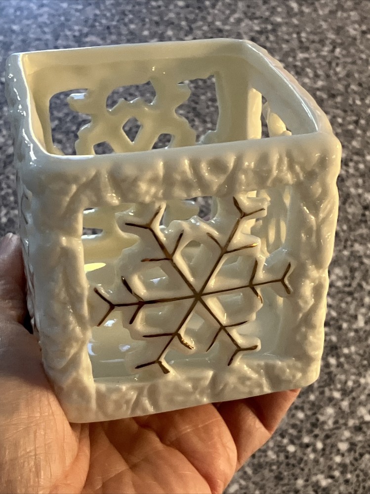 “SNOWFLAKE” ADORNED CERAMIC TEA LIGHT CANDLE HOLDER