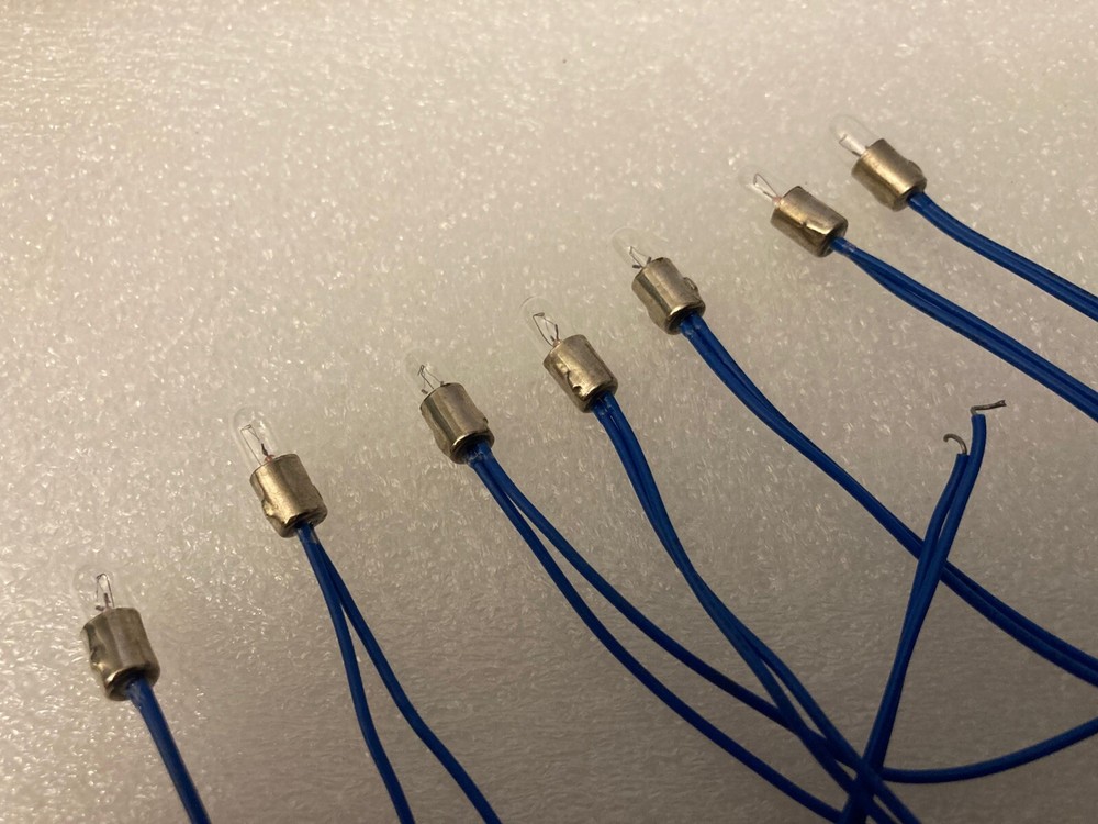 17 Pc Electrical Switches, Lights, And Electrical Terminal Strips (677DN/A6-7B)