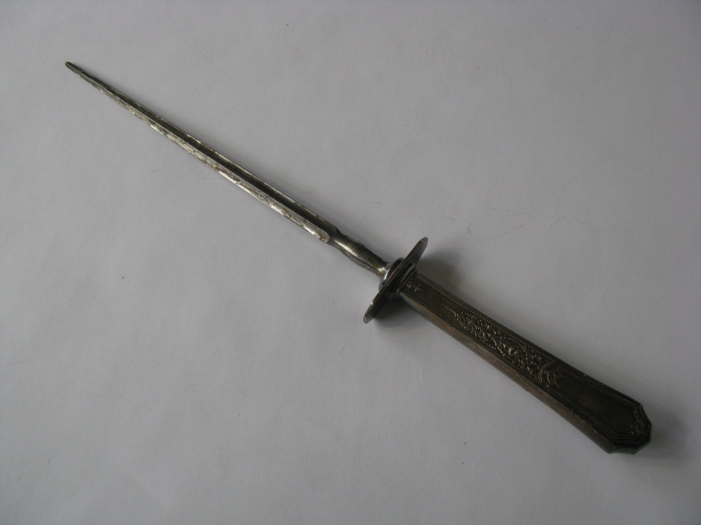 1847 Rogers Bros Ancestral Pattern Carving Knife Sharper Silver Plate Handle Lg