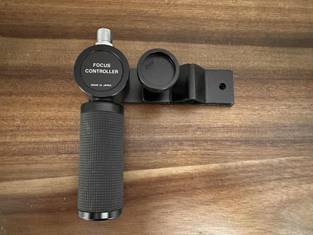 Focus Controller With Attachment Clamp For Video Camera