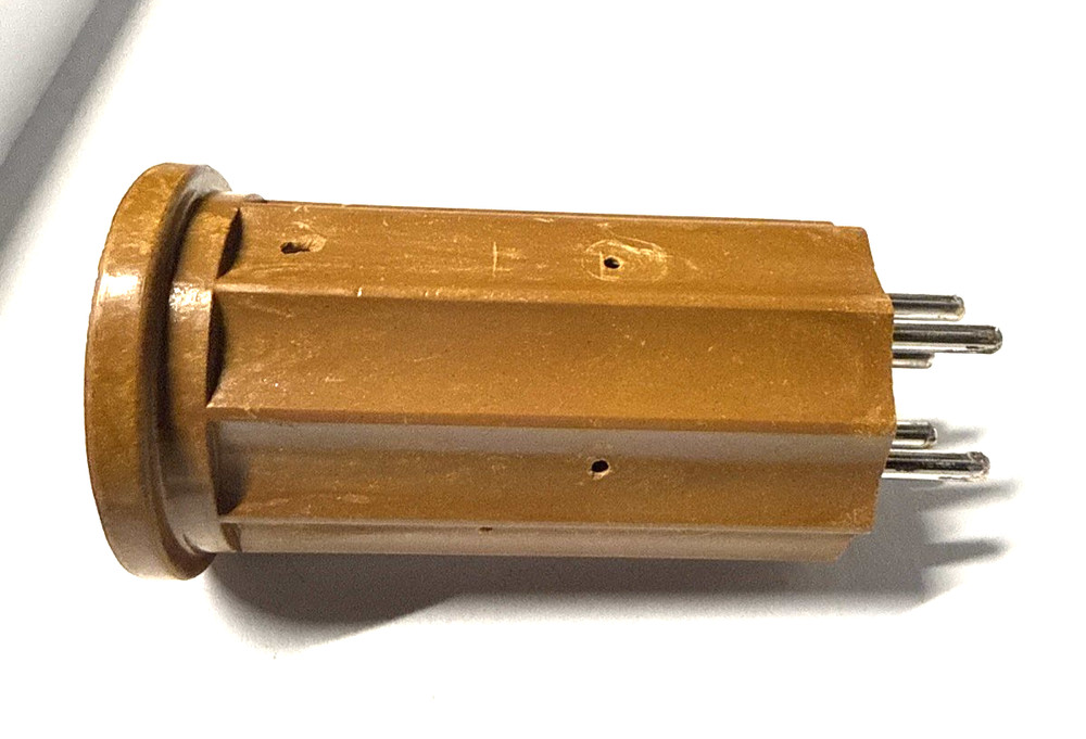 5 pins prongs plug-in coil form by Hammarlund