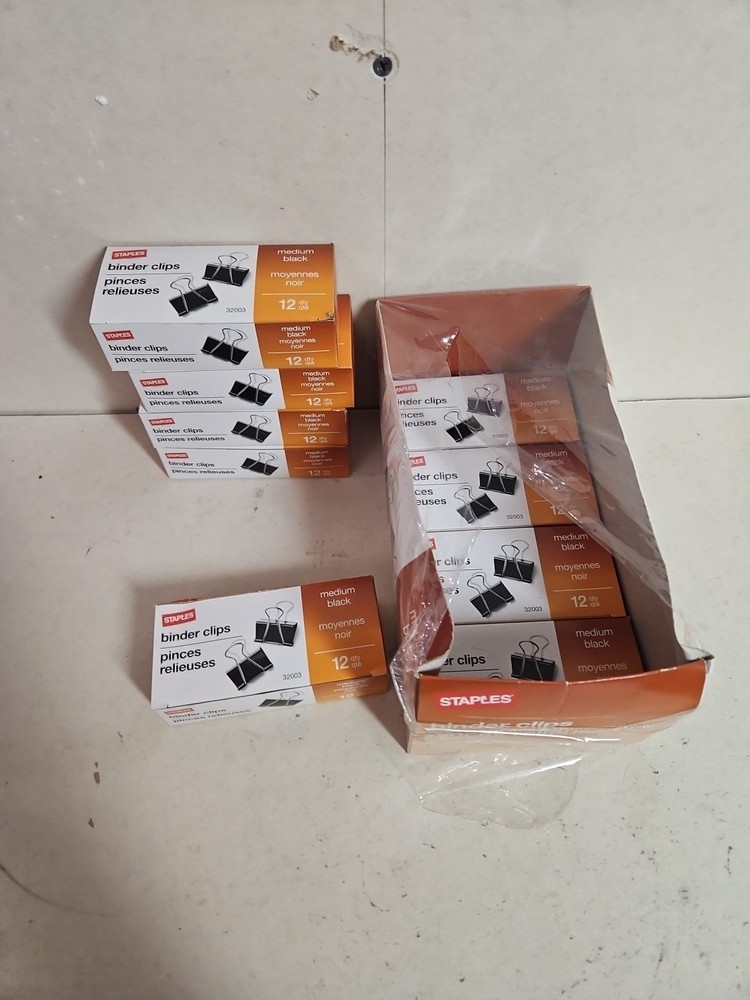 NEW Staples Medium Binder Clips, Black - 8.5 Boxes Total  101 Clips
