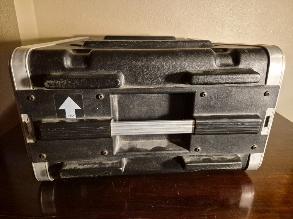 SKB 4U Durable Rack Case USED with screws