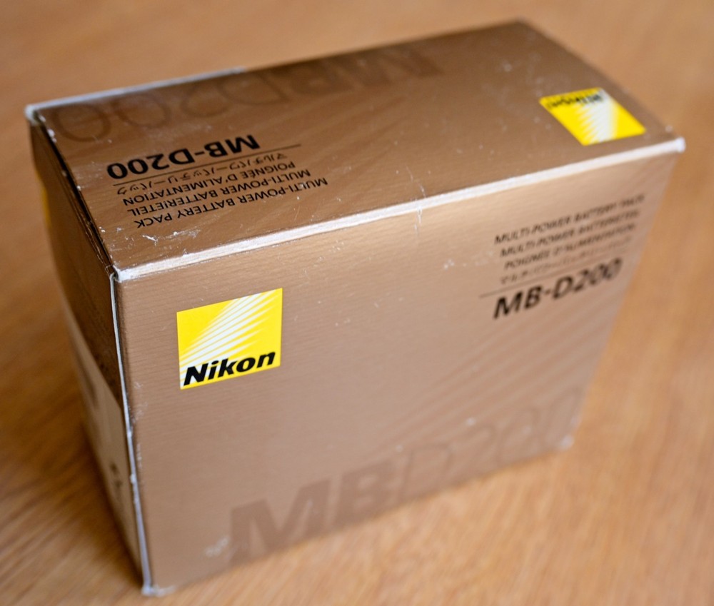 Nikon MB-D200 Multi Power Battery Pack D200 w/Box & Manual - Mint Condition!