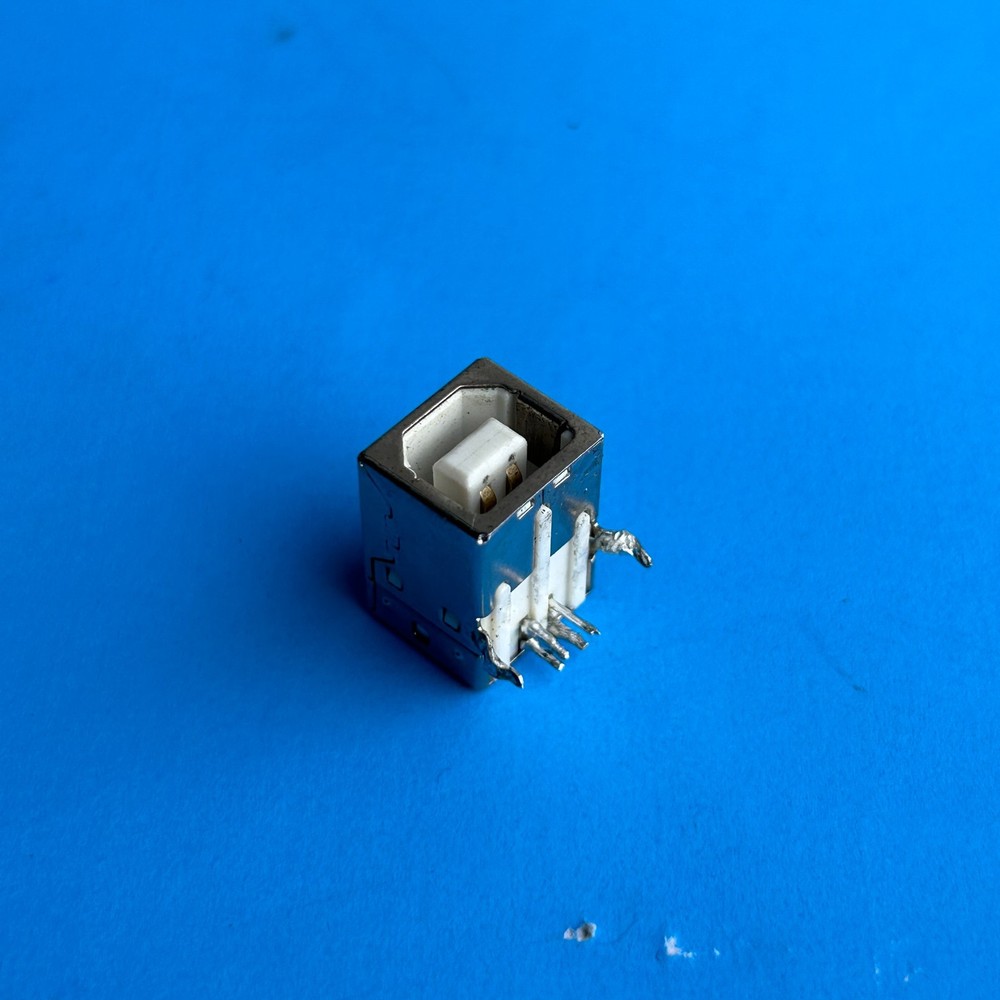 [FRS] Native Instruments MASCHINE MKI Used Part: USB Input/Output Socket