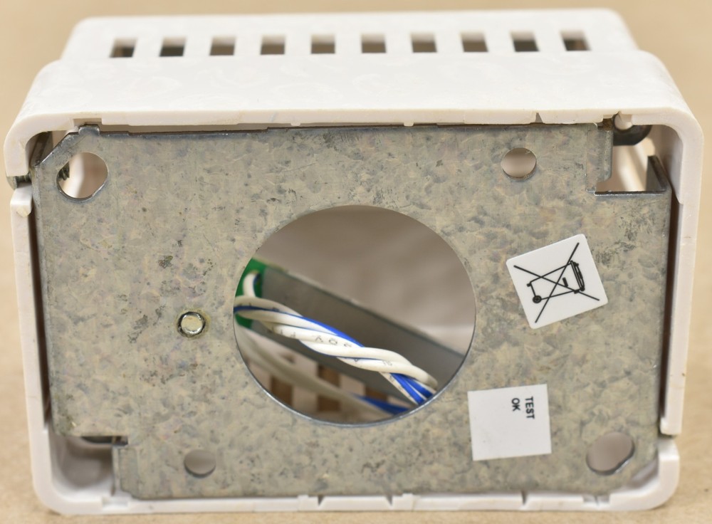 Johnson Controls TE-6324P-1, Temperature Sensor 1000 OHM Platinum, Wall Mount
