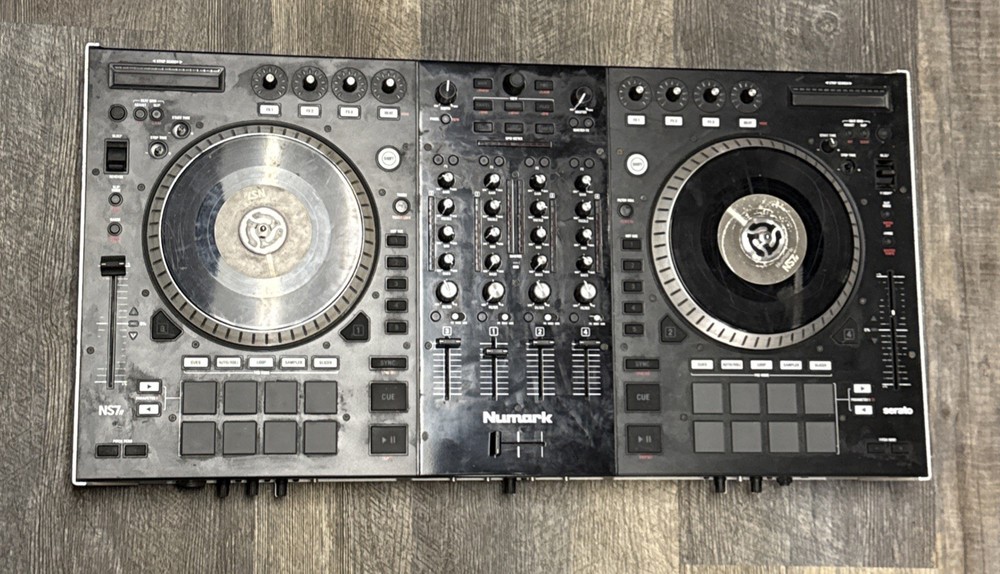 Numark NS7II Digital DJ Controller