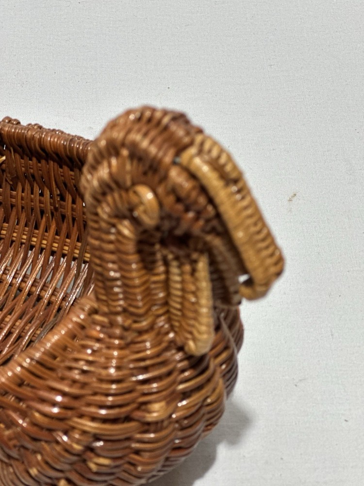 VTG Turkey Shaped Wicker Basket Table Decor Easter Or Fall Centerpiece Rustic
