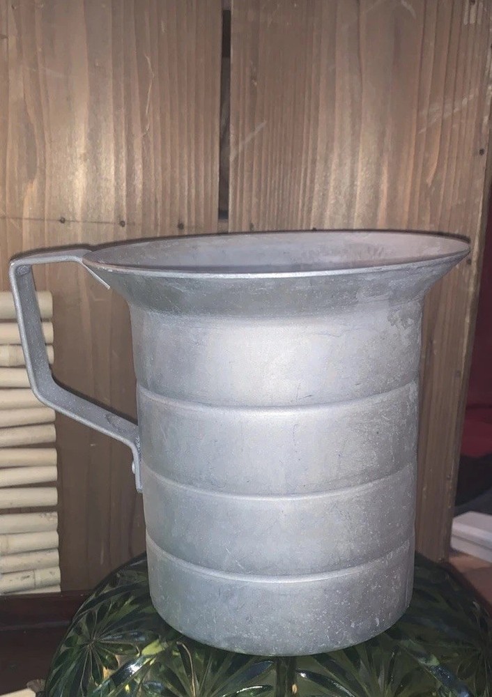 HALCO WARE•Aluminum 1 Quart Measure•1940's•