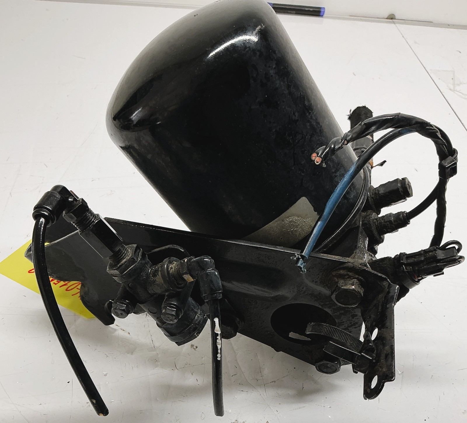 WABCO System Saver 1200 Plus Air Dryer Assembly for Volvo VNL / Mack