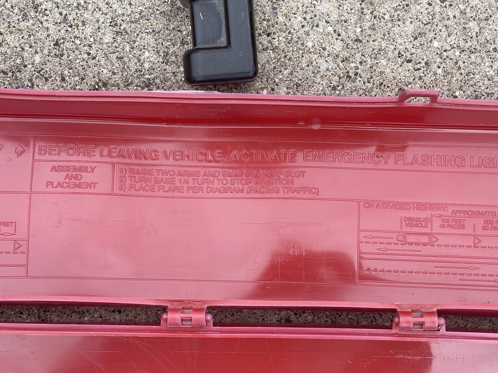 James King Co Roadside Warning Triangles 3 Pack Kit w/ Case Model 1005 Used