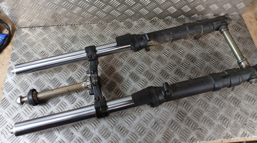Suzuki GSF1250  Bandit  2012    forks