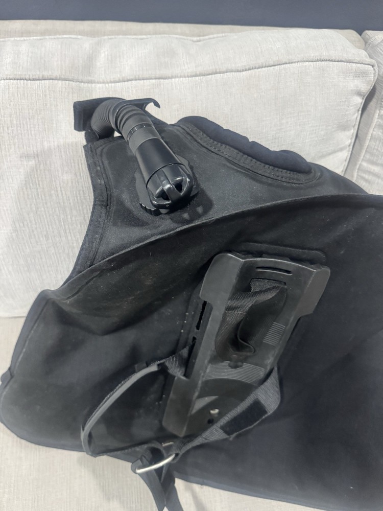Dacor scuba diving Buoyancy Compensator Device (BCD)