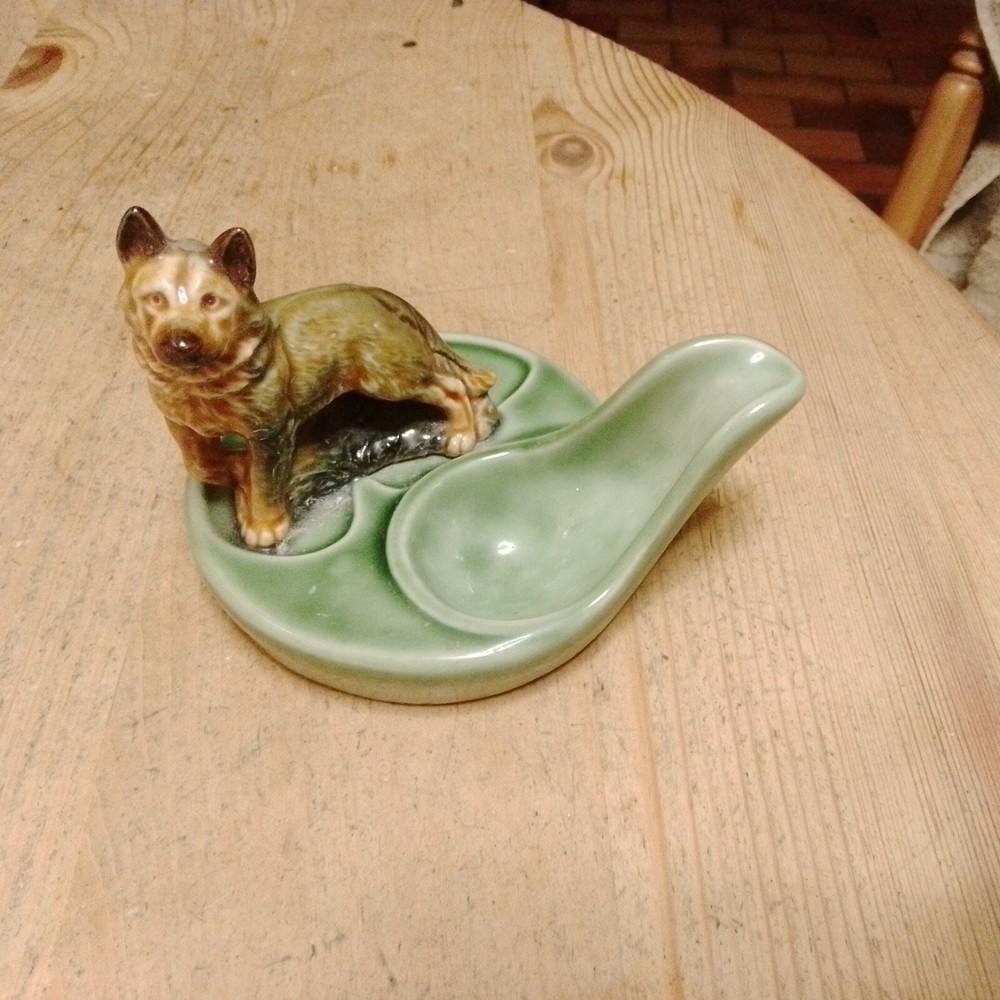 Wade German Shepherd Pipe Rest