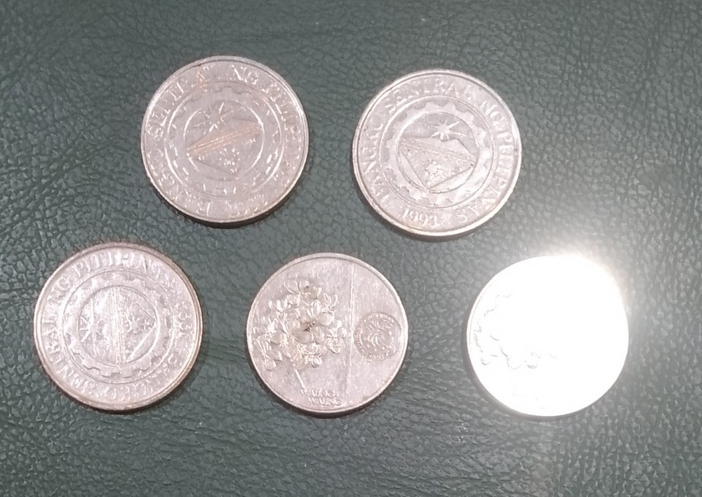 Philippines One Peso Coin x 5 - Circulated - Five Different dates
