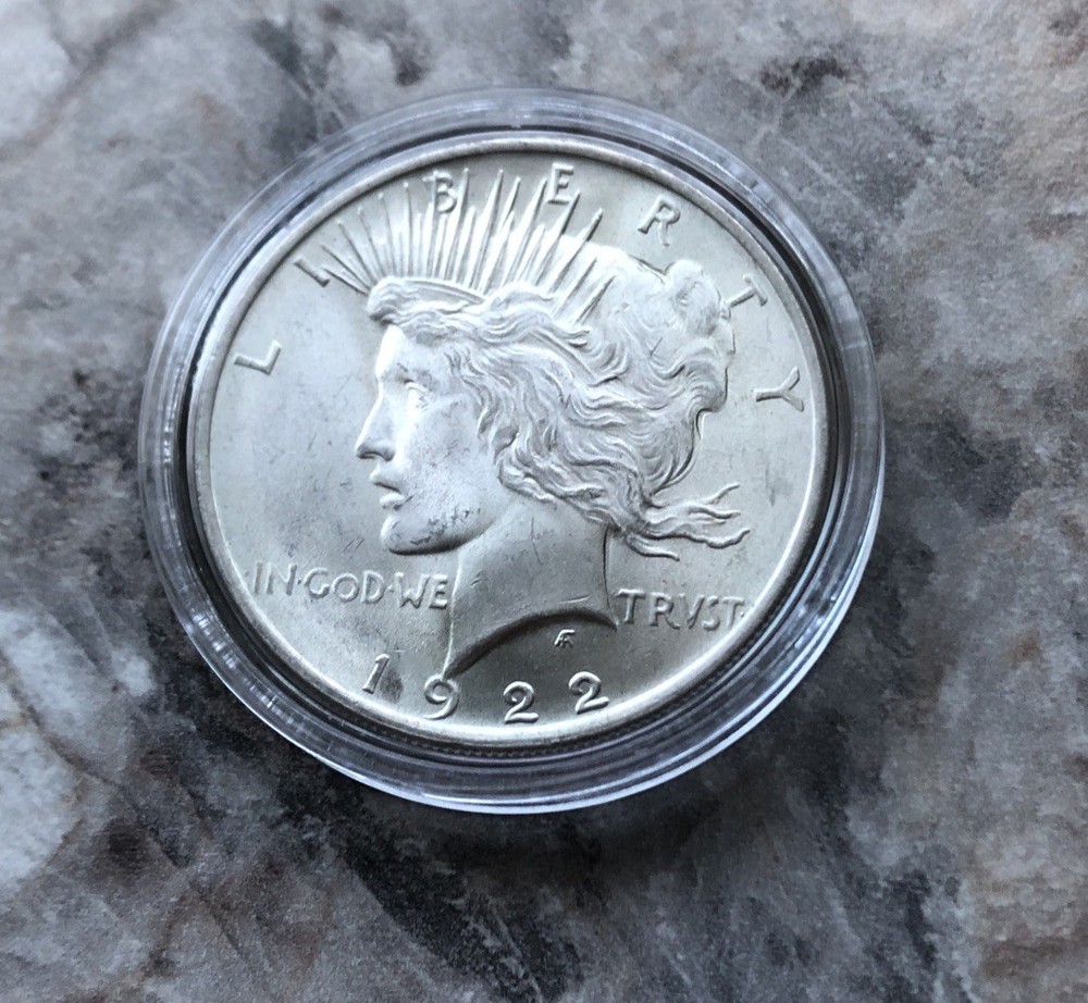 1922 SILVER PEACE DOLLAR IN STUNNING BU CONDITION!!