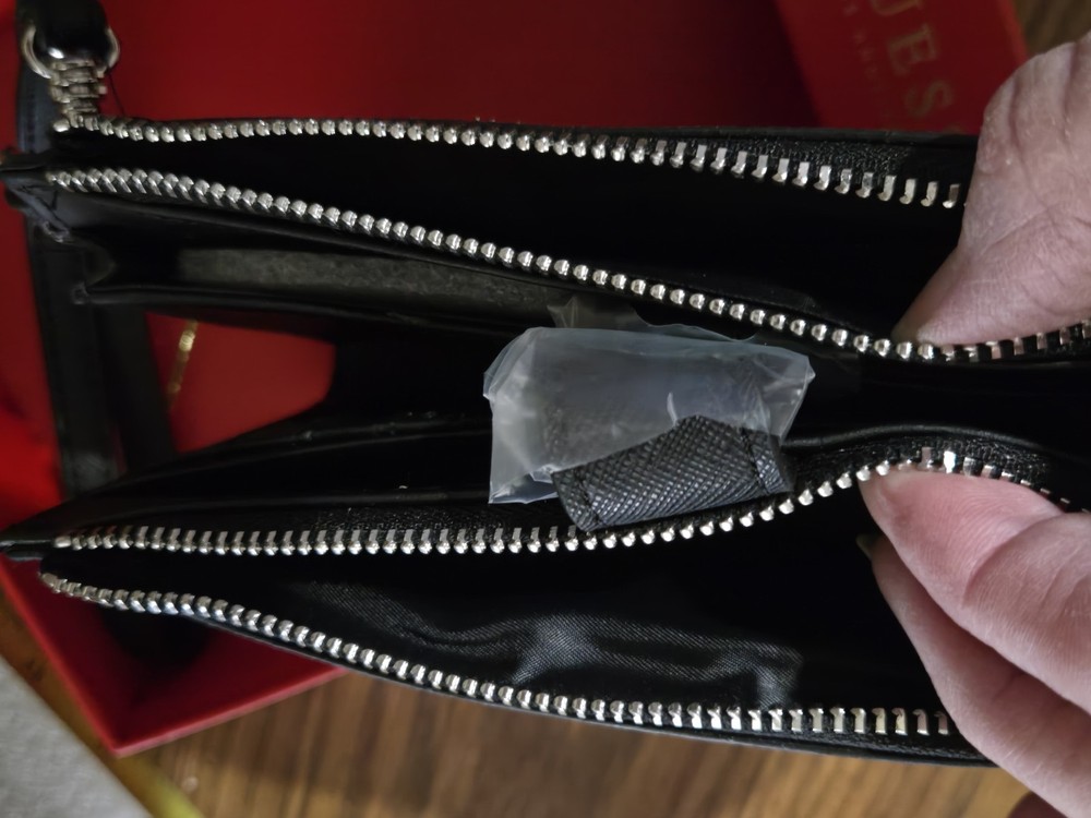GUESS NWT Grey Monogram Logo Bifold Cluch Wristlet Wallet