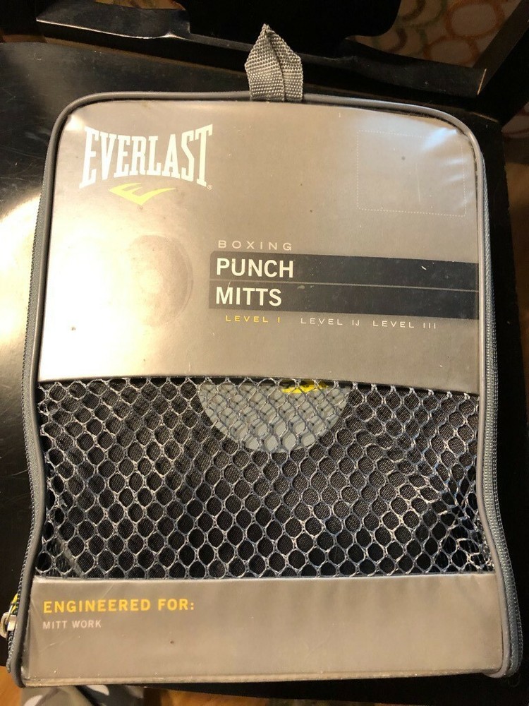 Everlast Punch Mitts Boxing Accessories and Hand wrap