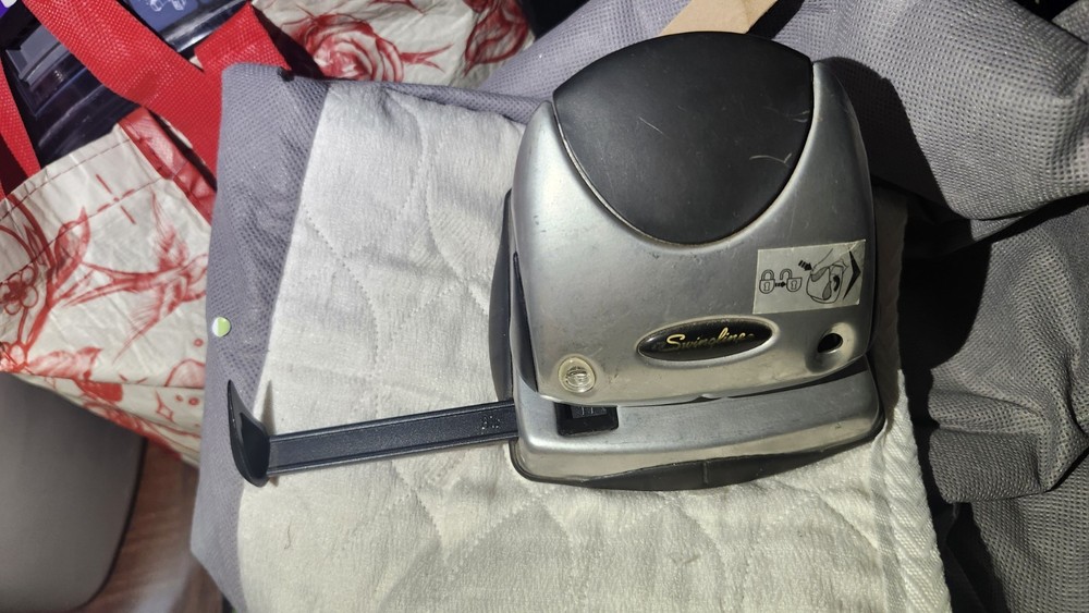 Swingline EasyView Pro 2-hole punch