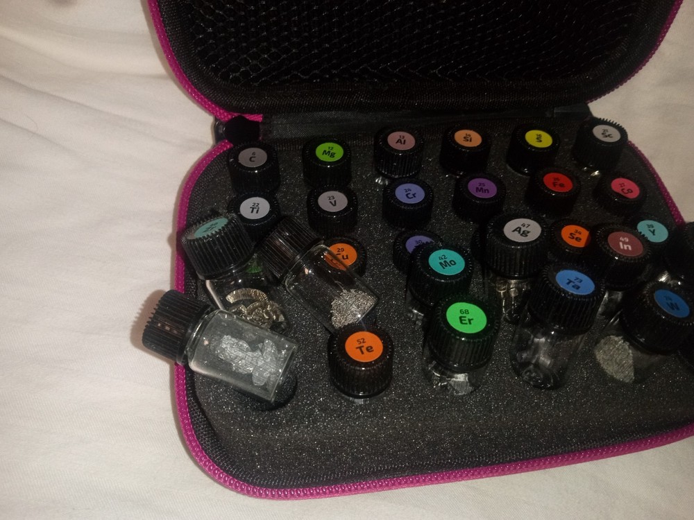 Periodic Table Elements Set 32 Samples Labeled Glass Vials including gram gold
