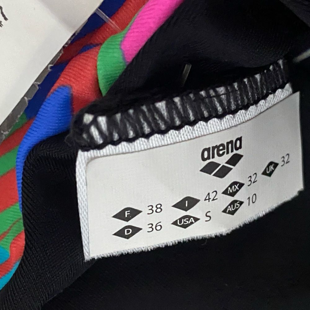 NWT Arena Reversible Triangle Bikini Top Size Small