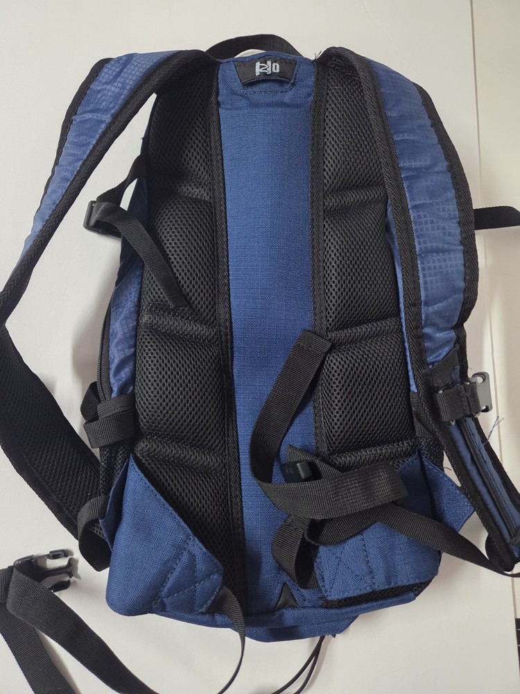 Quest Hydration Backpack, 2 Liter Water Capacity Blue