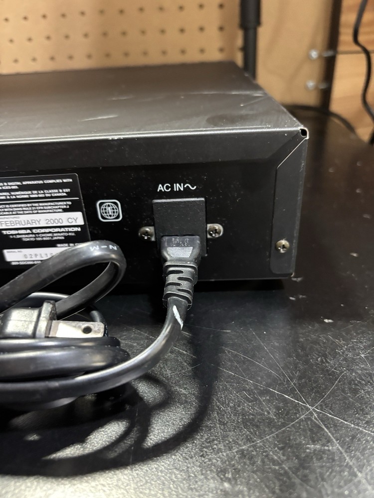 Toshiba SD‑1200U DVD Player powers on but untested
