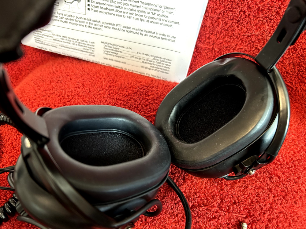 FLIGHTCOM NIGHTHAWK 4DLX NOISE ATTENUATING STEREO/MONO AVIATION HEADSET