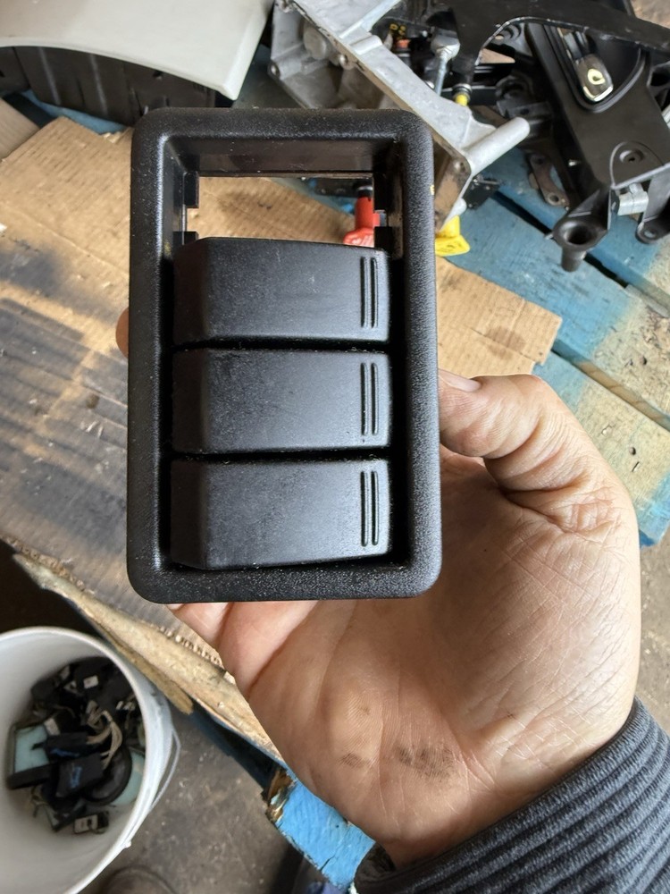 PETERBILT BEZEL SWITCH S18 6052