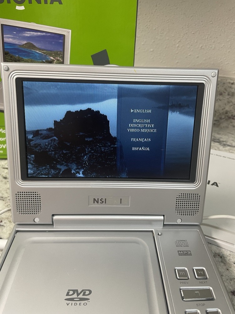 Insignia NS-7PDVD 7" LCD Portable DVD Player Silver. Missing accessories-Works!