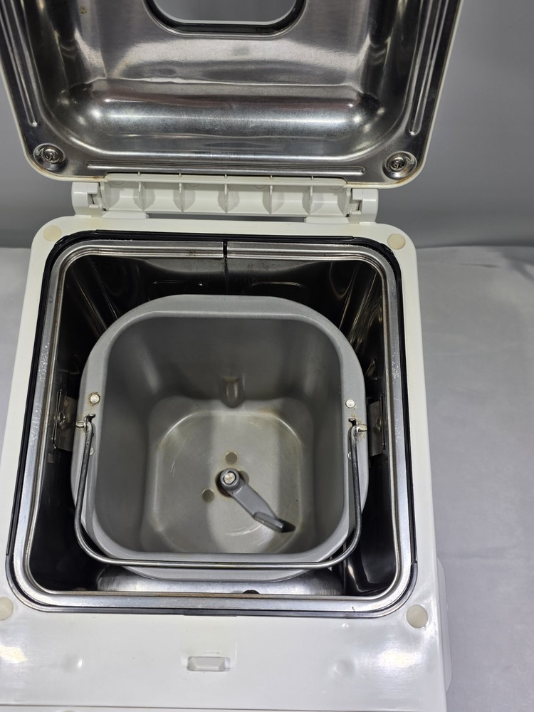 Hitachi HB-B101 Bread Machine Automatic Home Bakery. TESTED