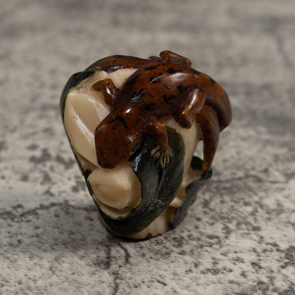 Double Brown Gecko Lizard Tagua Carving