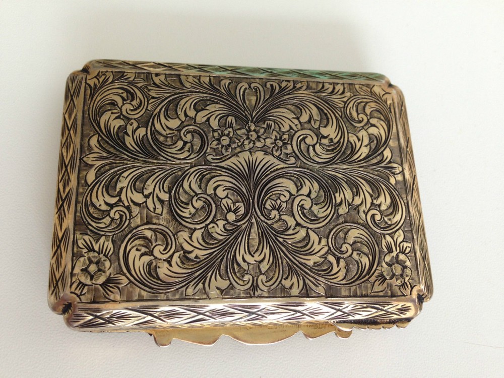 A STUNNING ANTIQUE SOLID SILVER 800 LOVELY ENAMELED AND ENGRAVED COMPACT